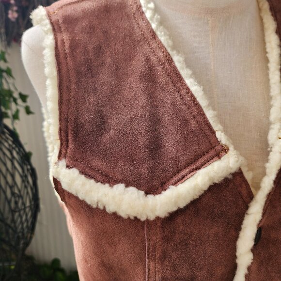 Vintage 1970's OUI Reversible Brown Leather & Sherpa Vest - Picture 8 of 16